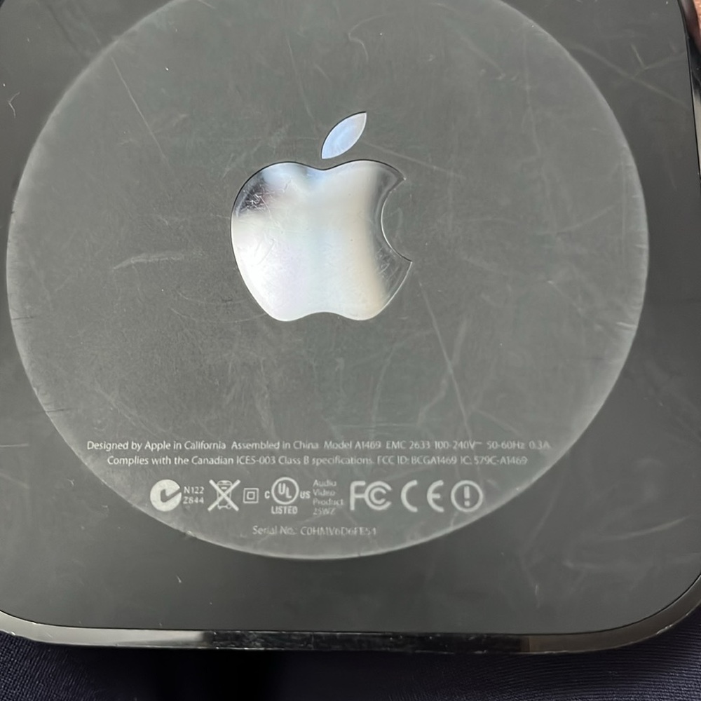 Apple TV🍎 Model A1469 With Controller and Cords - Picture 9 of 10